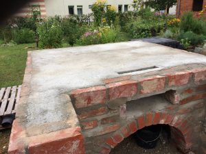 Grundplatte mit feuerfestem Beton